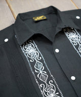 L/S GUAYABERA "REJILLADA"-BLKWH