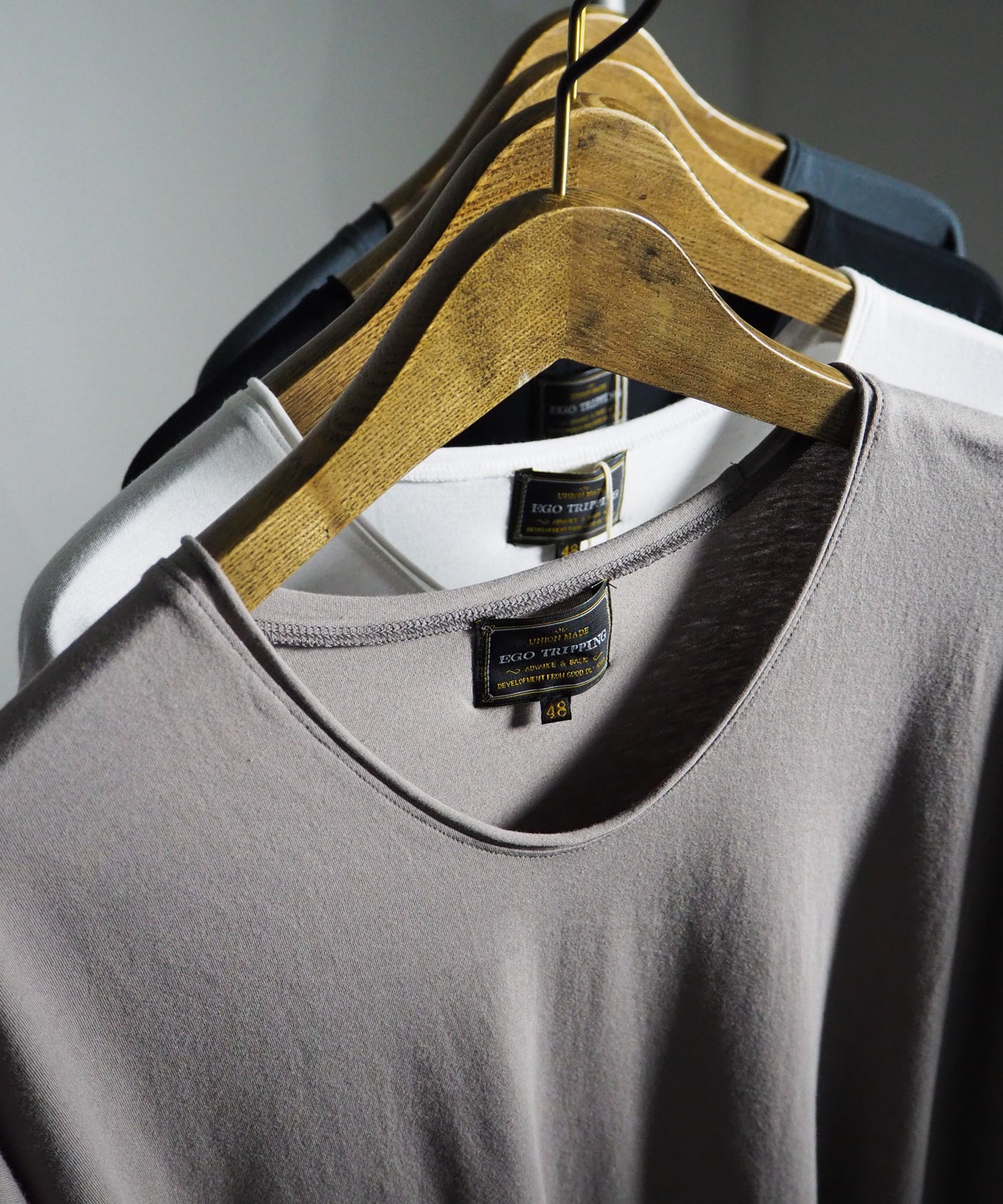 EGO TRIPPING / CREWNOT エゴトリッピング UネックTシャツ VネックT