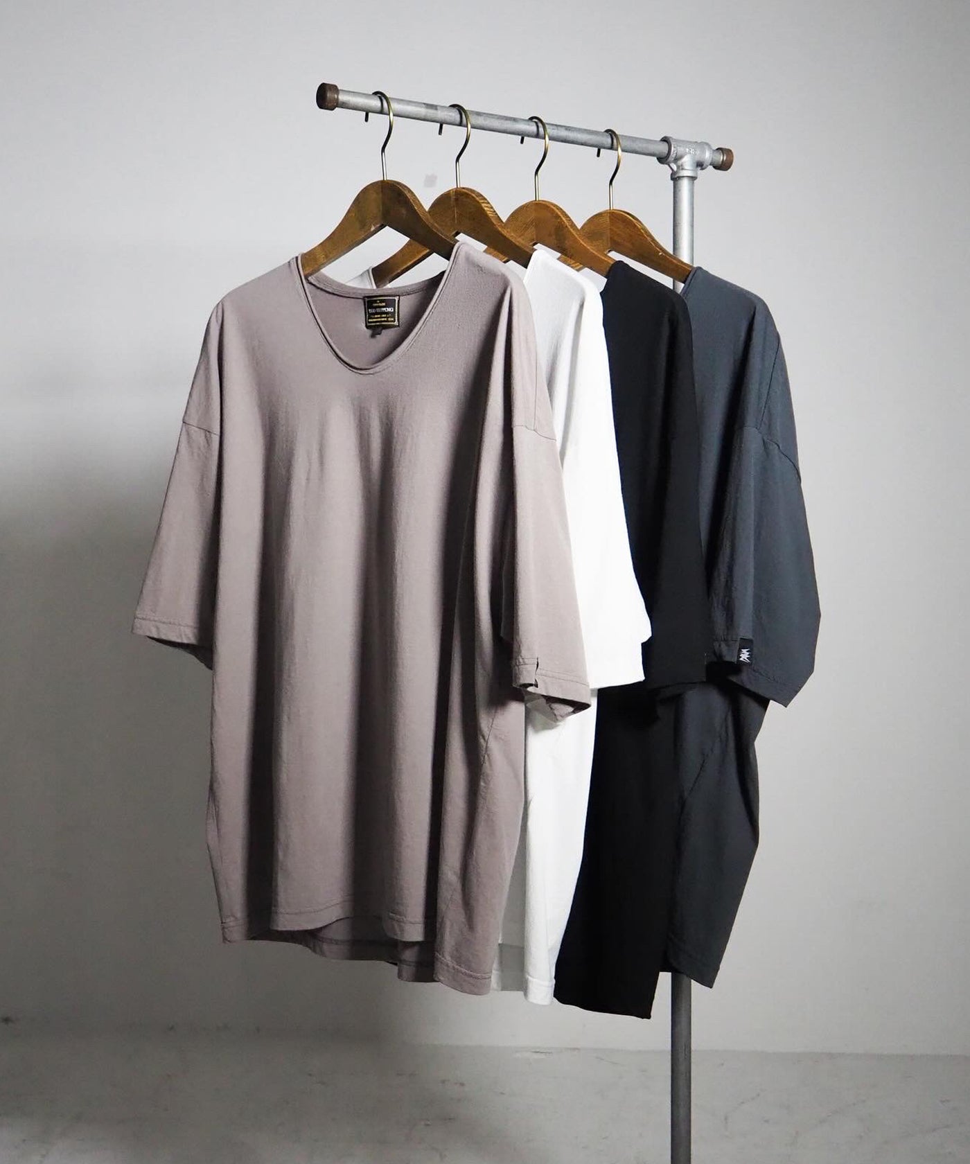 EGO TRIPPING / CREWNOT エゴトリッピング UネックTシャツ VネックT