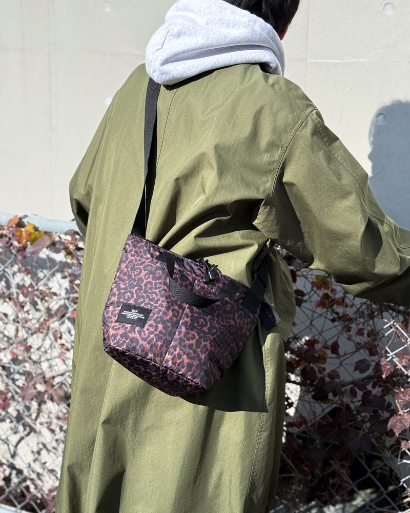 BAGSINPROGRESS / Zipper Duffle Small LEOPARD POLY-FILLED POLYESTER