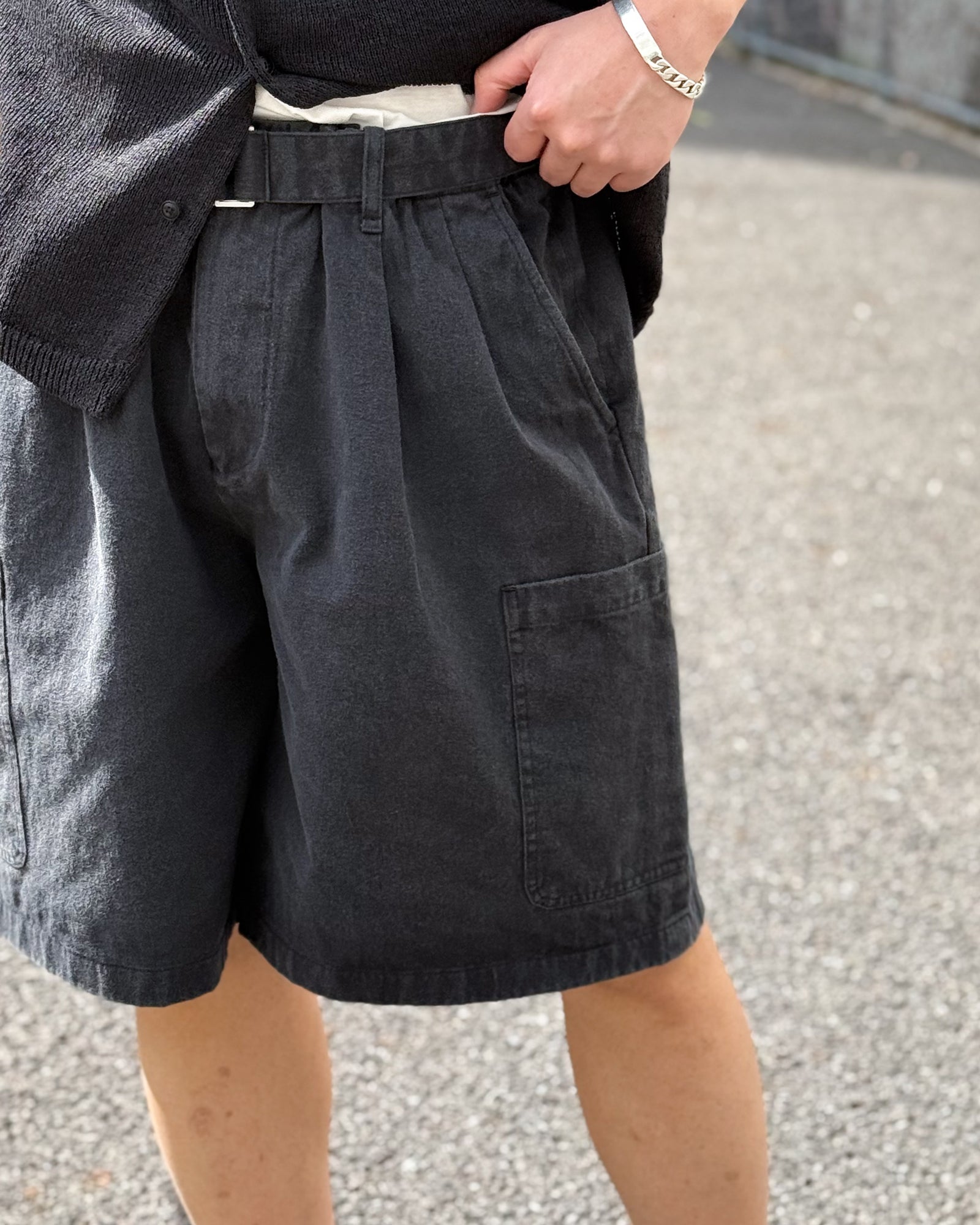 alvana / BLACK TWILL CARGO SHORTS(LIGHT WEIGHT MOLESKIN