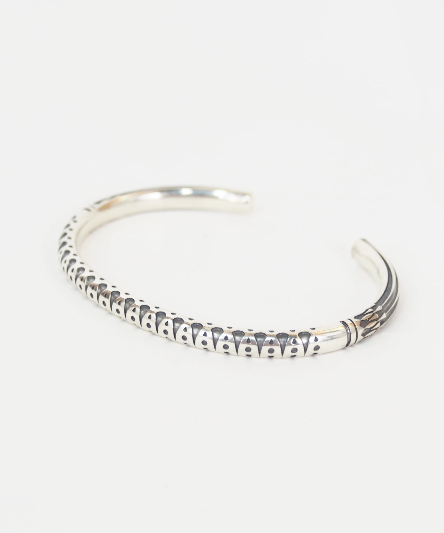 EGO TRIPPING アローヘッド バングル シルバー エゴトリッピング 再入荷ARROWHEAD BANGLE – GARROT STORE